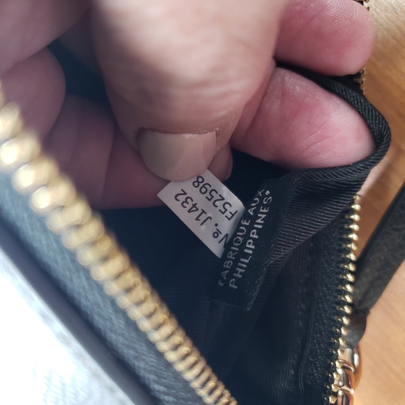 Coach wristlet clutch zip pouch wallet cosmetic euc - Picture 5 of 9